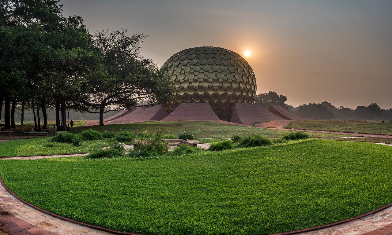 Auroville, Integraler Yoga in der Yogaschule Mira in Essen
